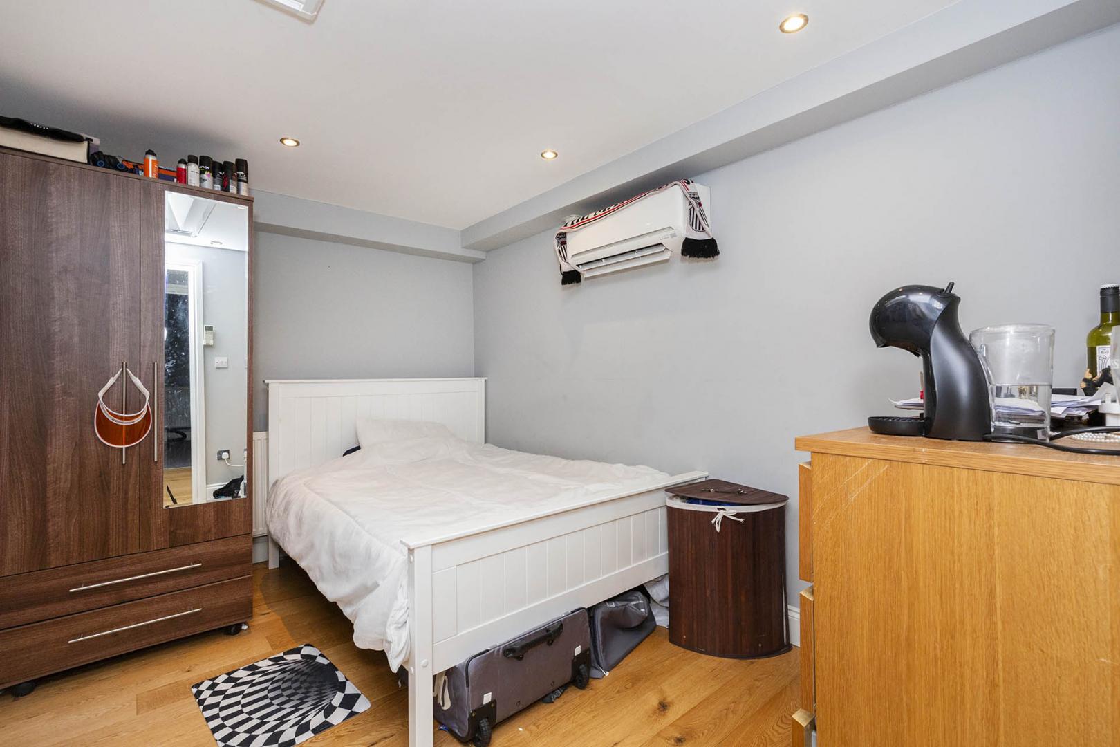 spacious 3 bedroom property with bills included except for council tax Camden Road , Holloway